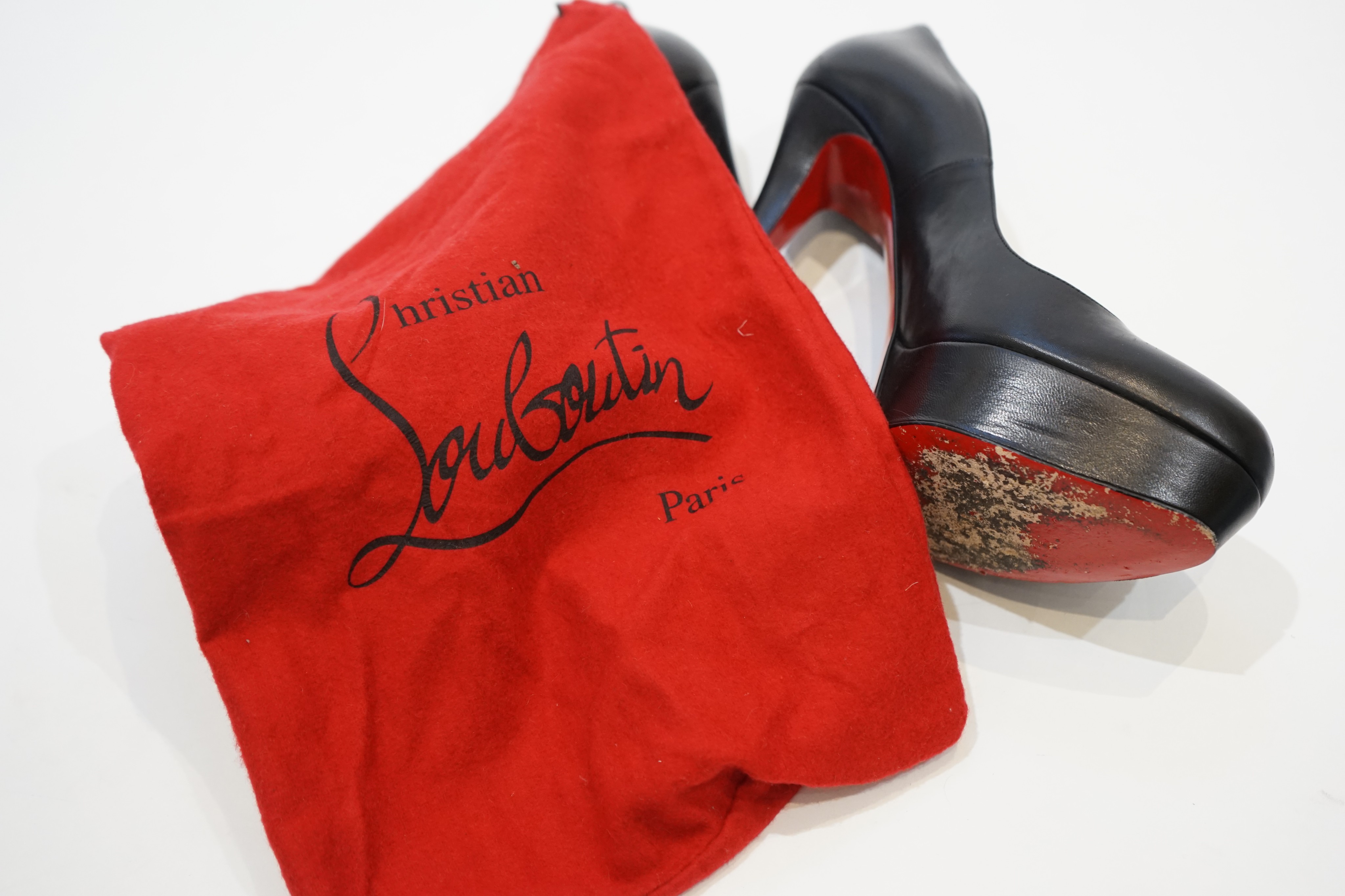 A pair of Christian Louboutin black Bianca 140 kid leather pump size 42 with bags and box